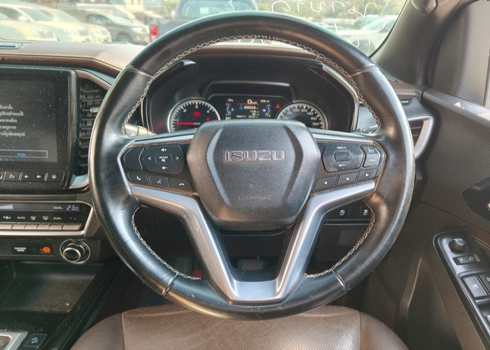 Used 1
                    ISUZU
                     for Sale Image