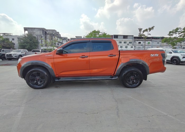 Used 10
                    ISUZU
                     for Sale Image