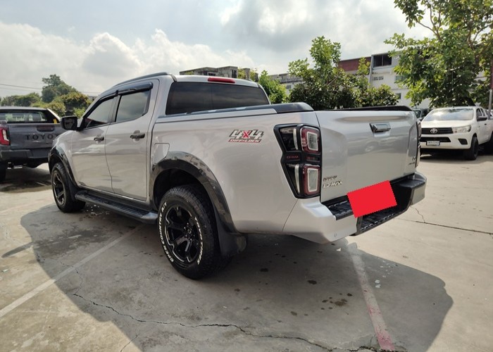 Used 7
                    ISUZU
                     for Sale Image