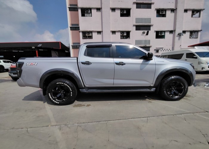 Used 7
                    ISUZU
                     for Sale Image