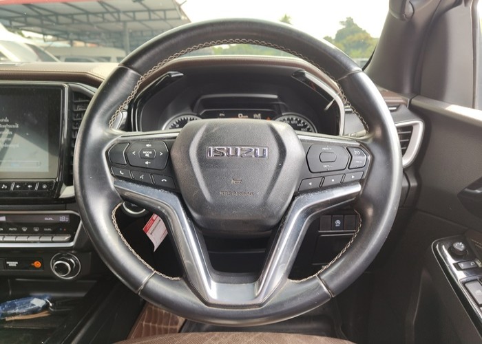 Used 7
                    ISUZU
                     for Sale Image