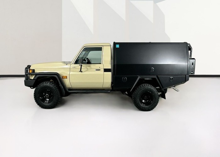 Used 1
                    TOYOTA
                     for Sale Image