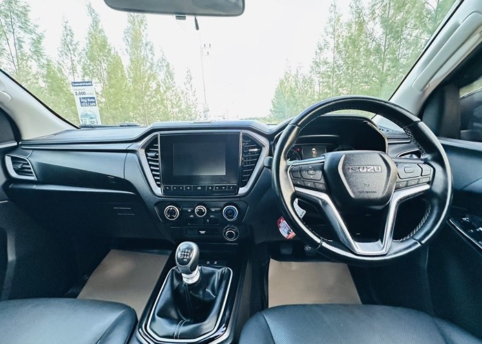 Used 8
                    ISUZU
                     for Sale Image
