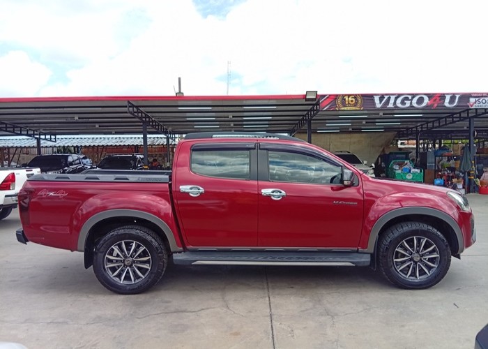 Used 1
                    ISUZU
                     for Sale Image