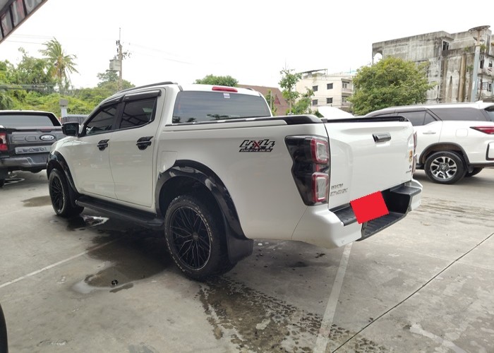 Used 1
                    ISUZU
                     for Sale Image