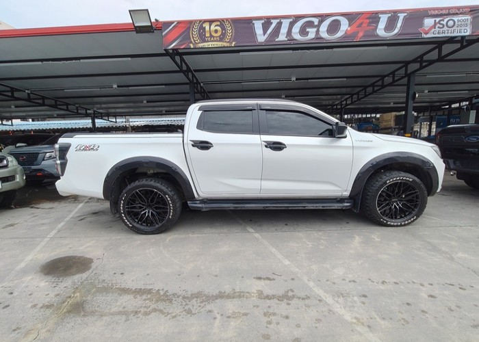 Used 1
                    ISUZU
                     for Sale Image