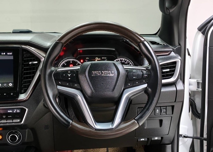 Used 1
                    ISUZU
                     for Sale Image
