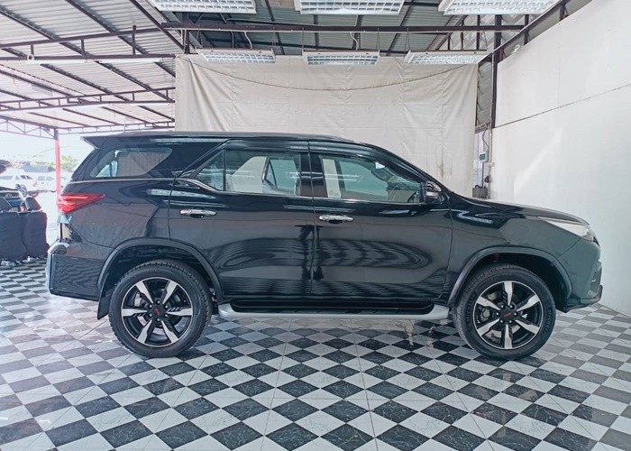 Used 5
                    TOYOTA
                     for Sale Image