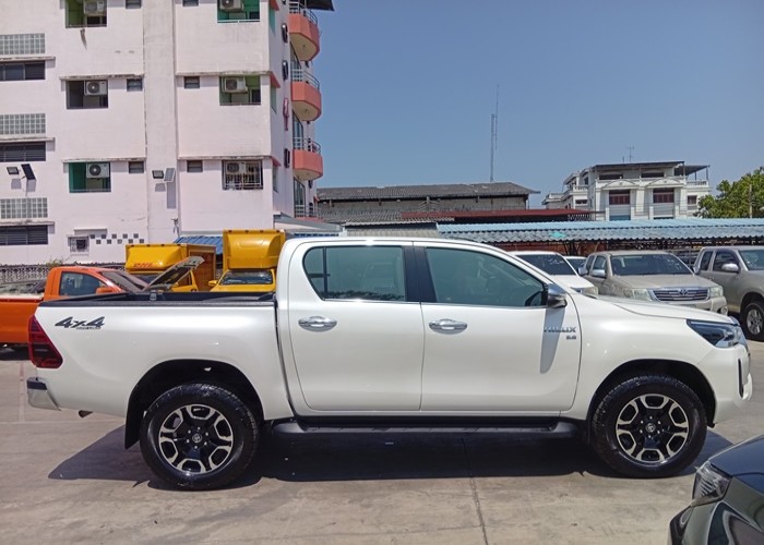 Used 12
                    TOYOTA
                     for Sale Image