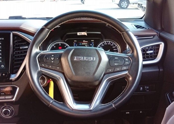 Used 11
                    ISUZU
                     for Sale Image