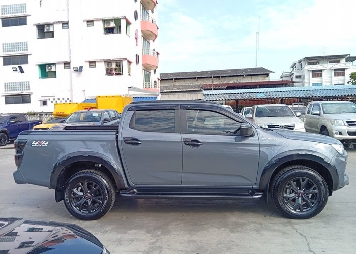 Used 1
                    ISUZU
                     for Sale Image