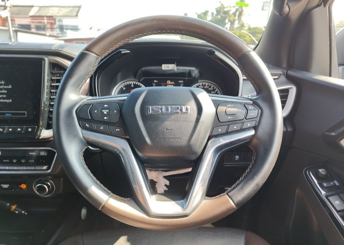 Used 11
                    ISUZU
                     for Sale Image