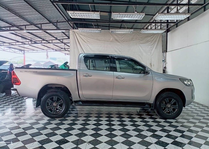 Used 12
                    TOYOTA
                     for Sale Image