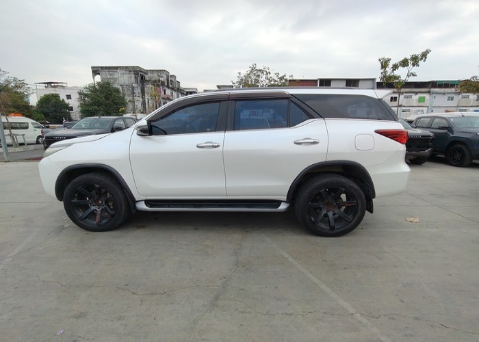 Used 5
                    TOYOTA
                     for Sale Image