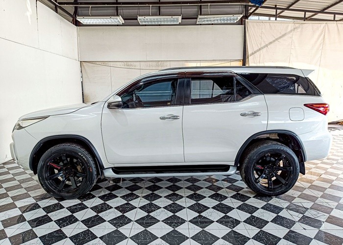 Used 5
                    TOYOTA
                     for Sale Image