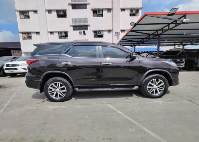 Used 5
                    TOYOTA
                     for Sale Image
