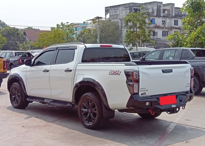 Used 9
                    ISUZU
                     for Sale Image