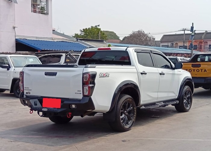Used 9
                    ISUZU
                     for Sale Image