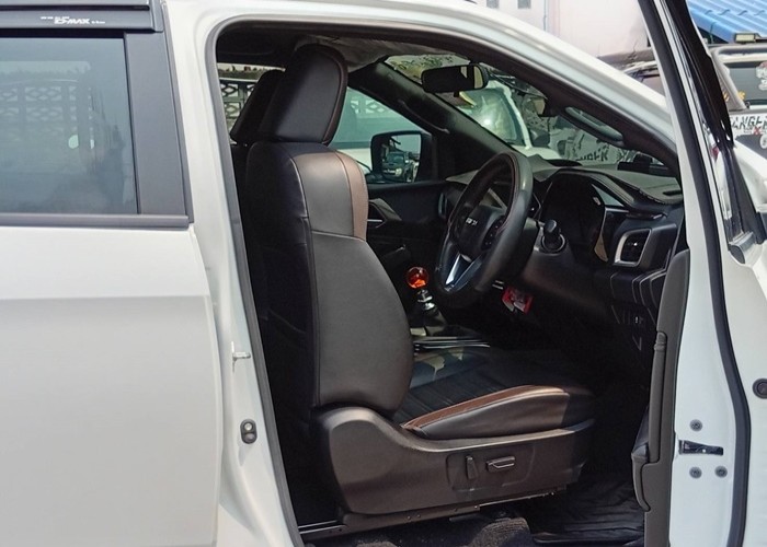 Used 9
                    ISUZU
                     for Sale Image