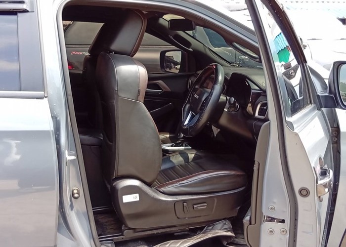 Used 2
                    ISUZU
                     for Sale Image