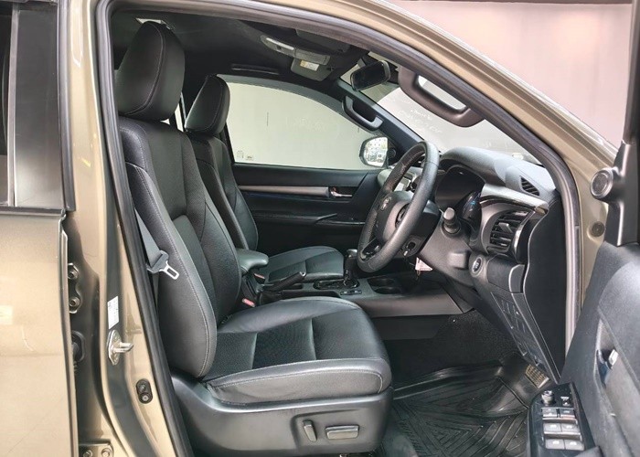 Used 12
                    TOYOTA
                     for Sale Image