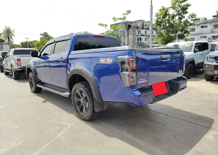 Used 12
                    ISUZU
                     for Sale Image