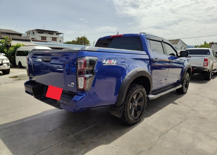 Used 12
                    ISUZU
                     for Sale Image