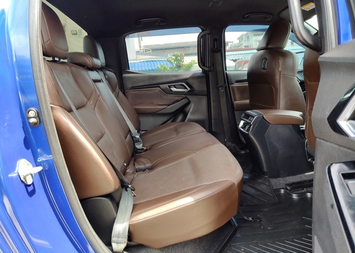 Used 12
                    ISUZU
                     for Sale Image
