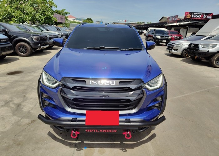 Used 12
                    ISUZU
                     for Sale Image