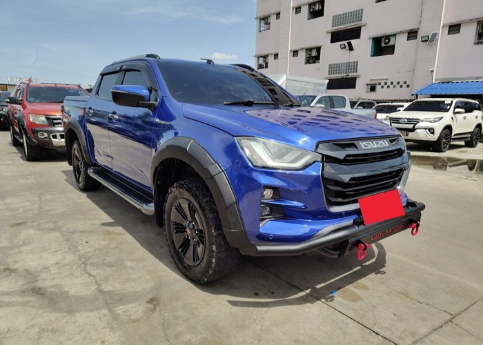 Used 12
                    ISUZU
                     for Sale Image
