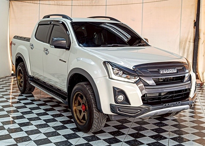 Used 10
                    ISUZU
                     for Sale Image