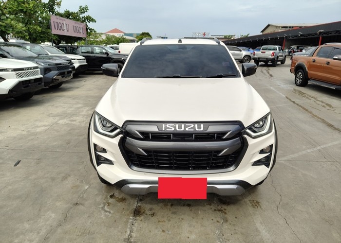 Used 5
                    ISUZU
                     for Sale Image