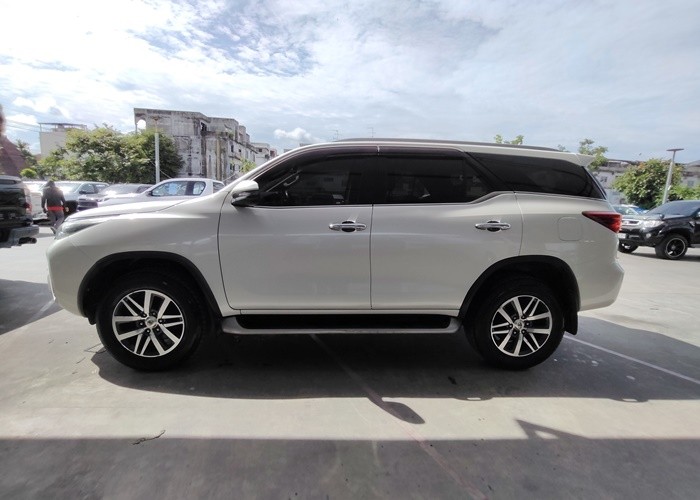 Used 5
                    TOYOTA
                     for Sale Image