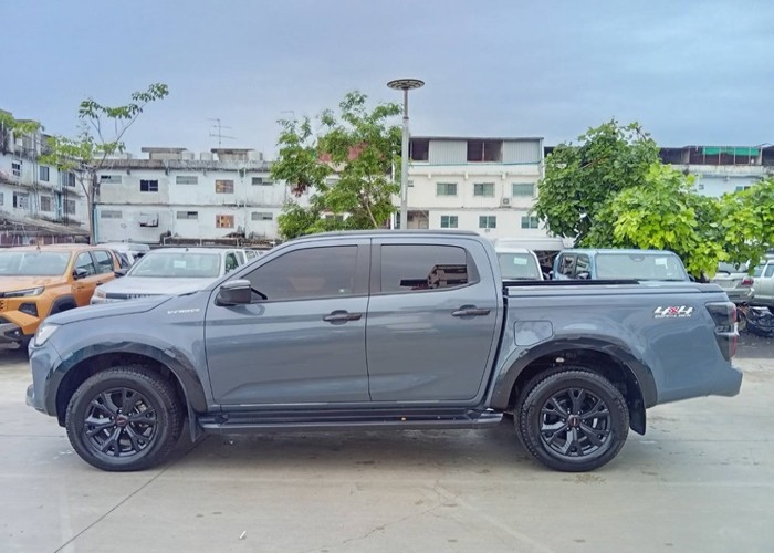 Used 11
                    ISUZU
                     for Sale Image