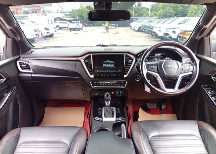 Used 11
                    ISUZU
                     for Sale Image
