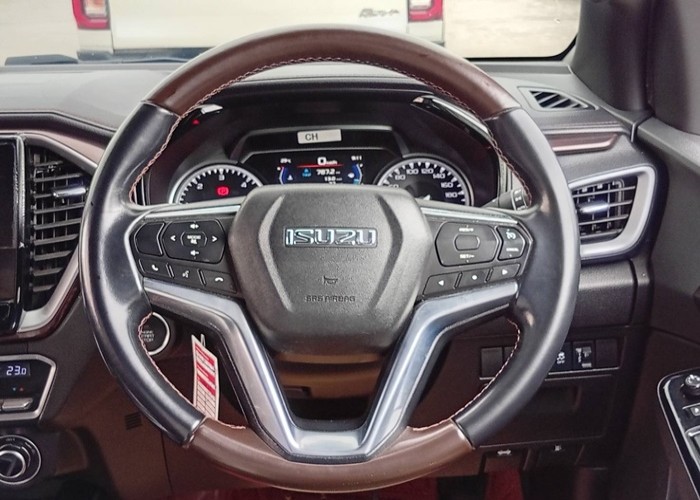 Used 11
                    ISUZU
                     for Sale Image