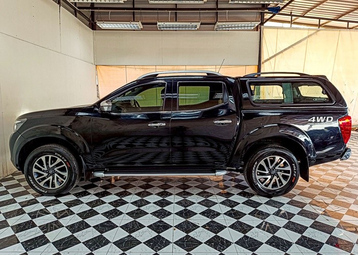 Used 7
                    NISSAN
                     for Sale Image