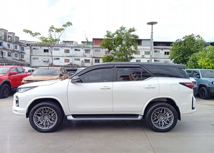 Used 5
                    TOYOTA
                     for Sale Image