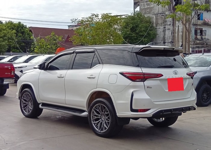 Used 5
                    TOYOTA
                     for Sale Image