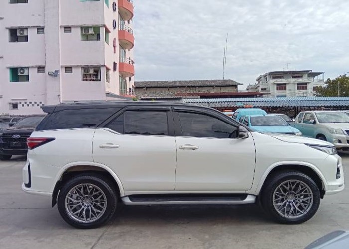 Used 5
                    TOYOTA
                     for Sale Image