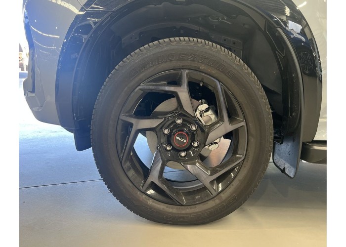 Used 1
                    ISUZU
                     for Sale Image