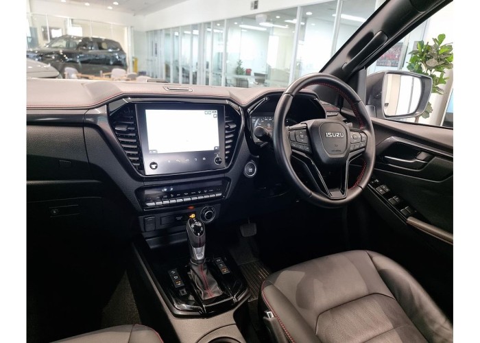 Used 1
                    ISUZU
                     for Sale Image