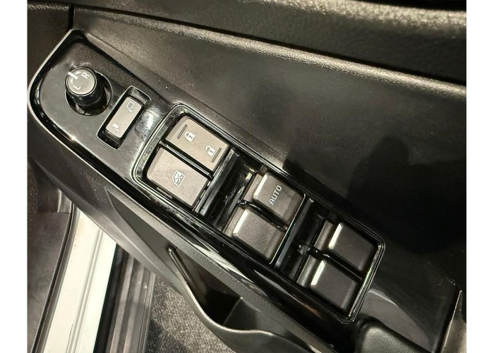 Used 1
                    ISUZU
                     for Sale Image