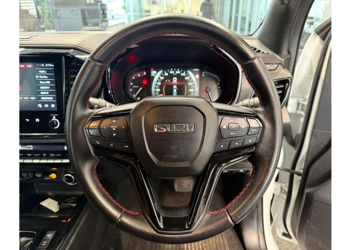 Used 1
                    ISUZU
                     for Sale Image