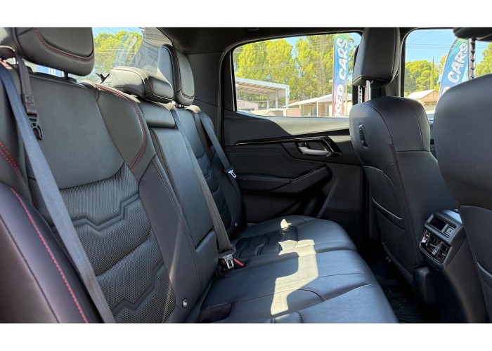 Used 1
                    ISUZU
                     for Sale Image