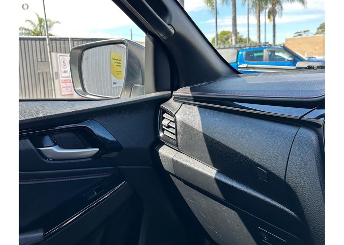 Used 1
                    ISUZU
                     for Sale Image