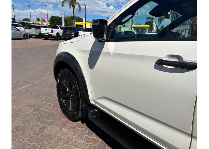 Used 1
                    ISUZU
                     for Sale Image