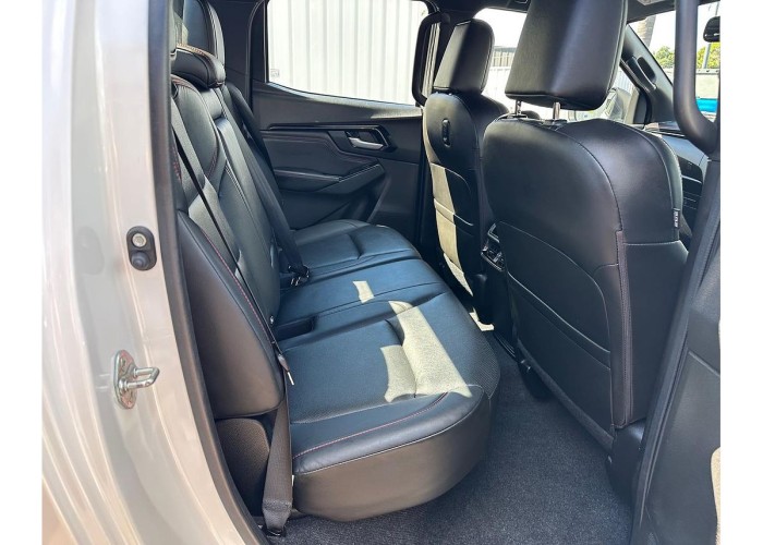 Used 1
                    ISUZU
                     for Sale Image