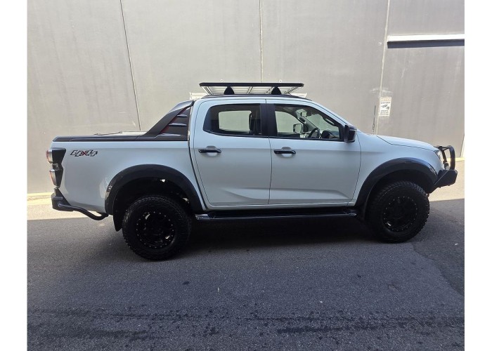 Used 1
                    ISUZU
                     for Sale Image