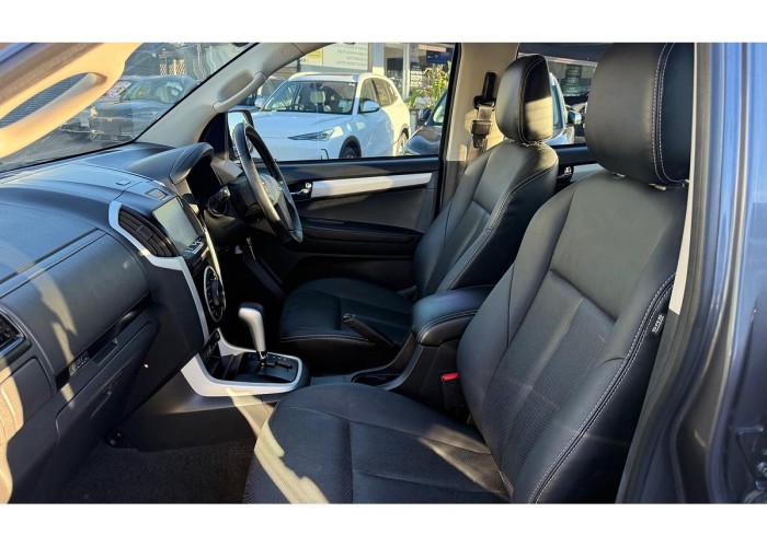 Used 1
                    ISUZU
                     for Sale Image